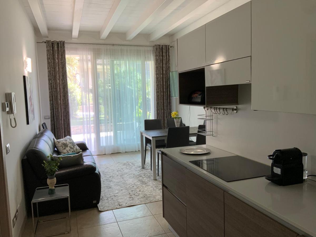King' S Apartment Sirmione Esterno foto